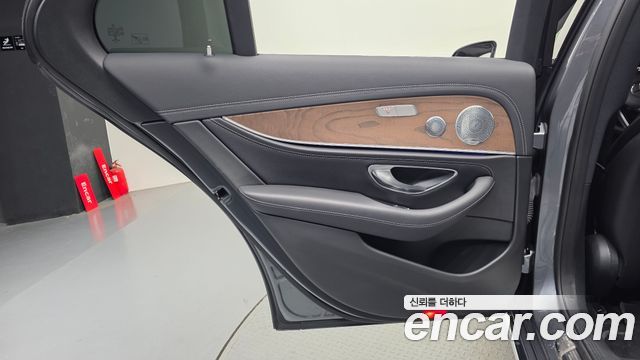 Mercedes-Benz E-Class 2018 — photo 15