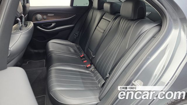 Mercedes-Benz E-Class 2018 — photo 16