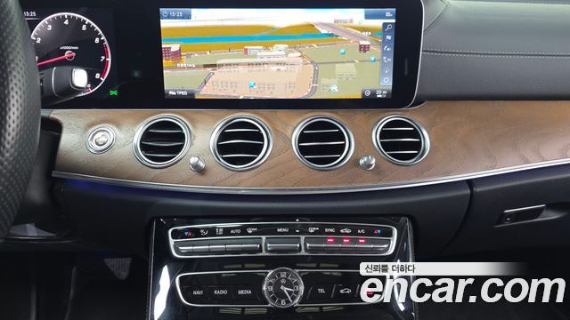 Mercedes-Benz E-Class 2018 — photo 33