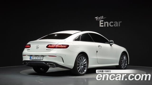 Mercedes-Benz E-Class 2023 — photo 2