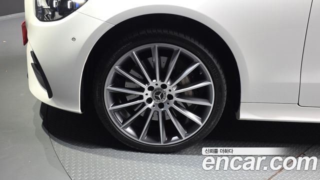 Mercedes-Benz E-Class 2023 — photo 5
