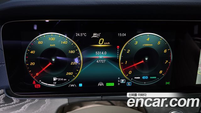Mercedes-Benz E-Class 2023 — photo 11