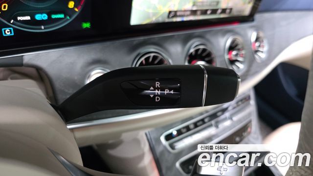 Mercedes-Benz E-Class 2023 — photo 12