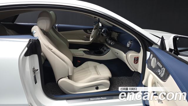 Mercedes-Benz E-Class 2023 — photo 17