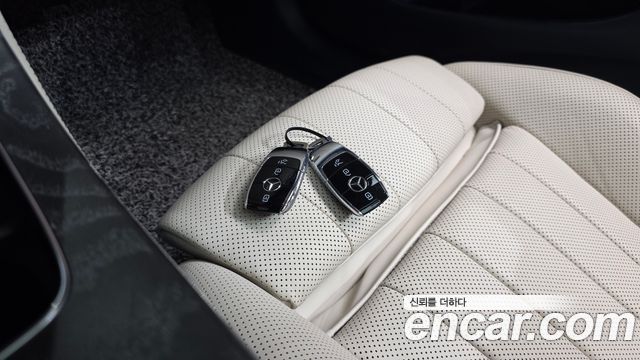 Mercedes-Benz E-Class 2023 — photo 22