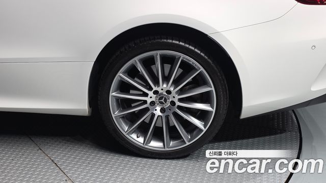 Mercedes-Benz E-Class 2023 — photo 7