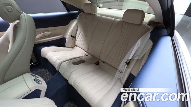 Mercedes-Benz E-Class 2023 — photo 16