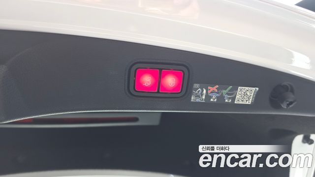 Mercedes-Benz E-Class 2023 — photo 32
