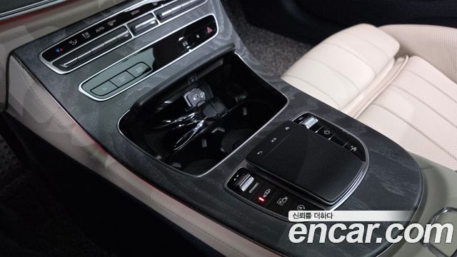 Mercedes-Benz E-Class 2023 — photo 33