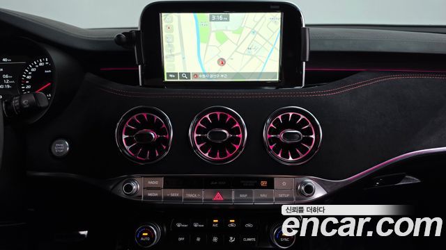 Kia Stinger 2018 — photo 18