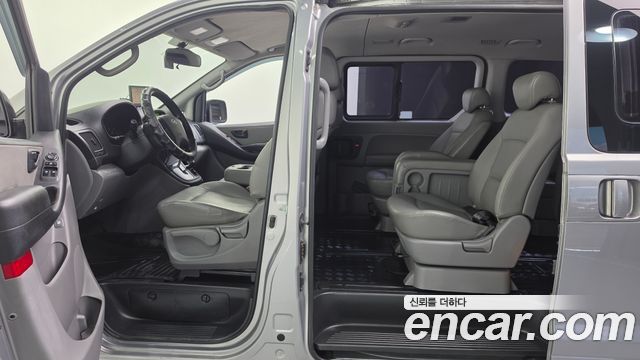 Hyundai Starex 2013 — photo 18