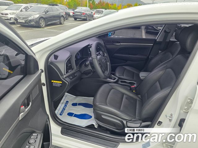 Hyundai AVANTE 2016 — photo 7