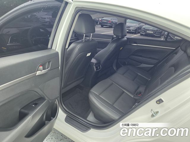 Hyundai AVANTE 2016 — photo 8