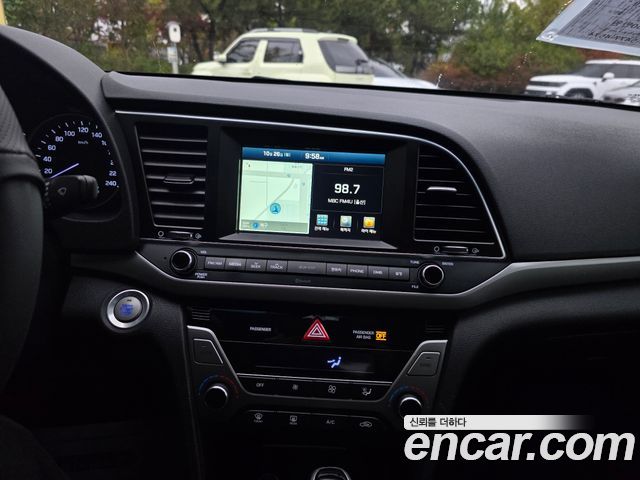 Hyundai AVANTE 2016 — photo 10