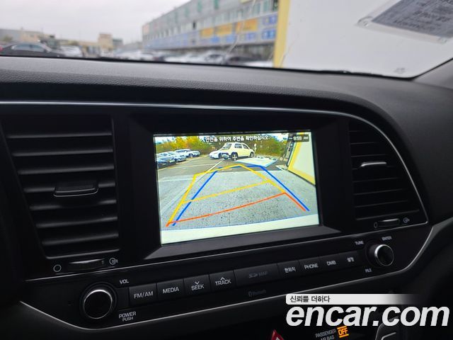 Hyundai AVANTE 2016 — photo 11