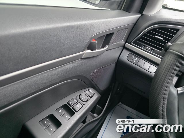 Hyundai AVANTE 2016 — photo 14