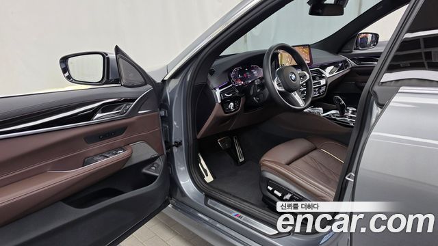 BMW Gran Turismo 2023 — photo 13