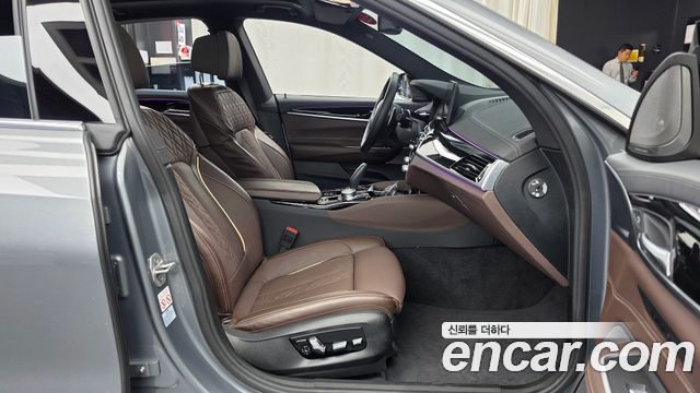 BMW Gran Turismo 2023 — photo 16
