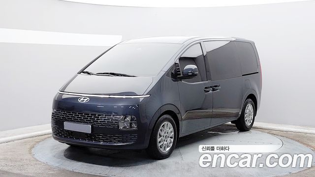 Hyundai Staria 2025 — photo 1