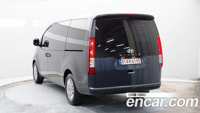 Hyundai Staria 2025 — photo 3