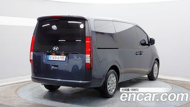 Hyundai Staria 2025 — photo 4