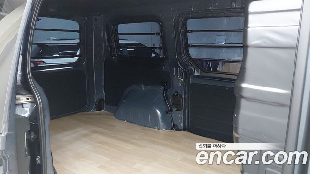 Hyundai Staria 2025 — photo 8