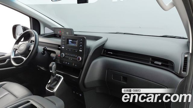 Hyundai Staria 2025 — photo 10