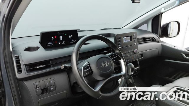Hyundai Staria 2025 — photo 11