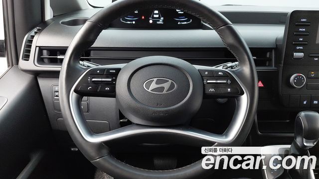Hyundai Staria 2025 — photo 13