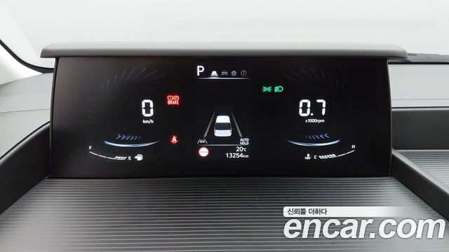 Hyundai Staria 2025 — photo 14