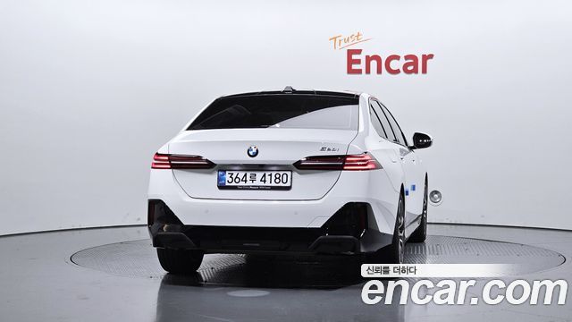 BMW 5-Series 2025 — photo 4