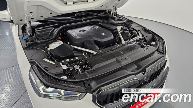 BMW 5-Series 2025 — photo 6