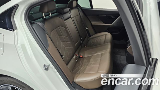 BMW 5-Series 2025 — photo 17