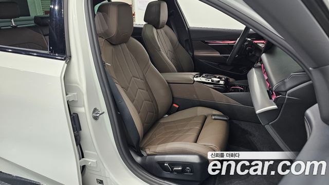 BMW 5-Series 2025 — photo 18