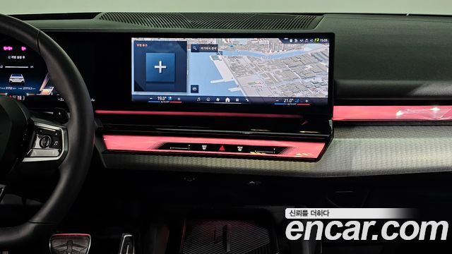 BMW 5-Series 2025 — photo 20