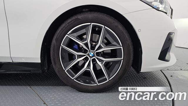 BMW 5-Series 2025 — photo 7