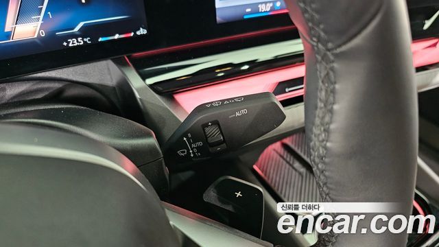 BMW 5-Series 2025 — photo 37