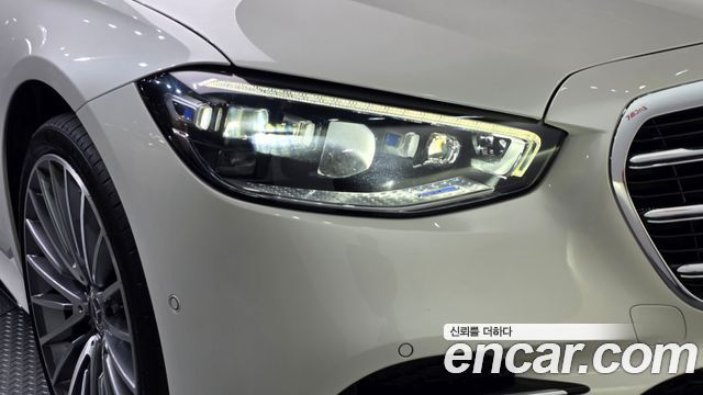 Mercedes-Benz S-Class 2023 — photo 8