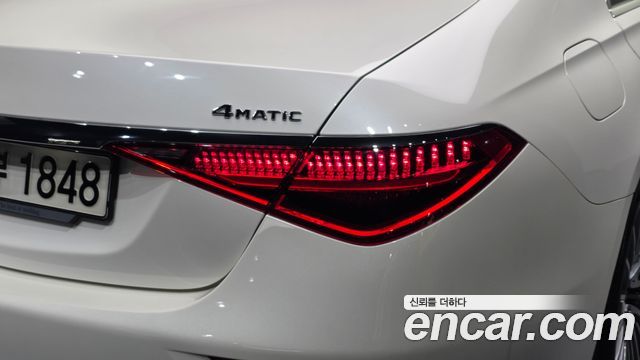 Mercedes-Benz S-Class 2023 — photo 9