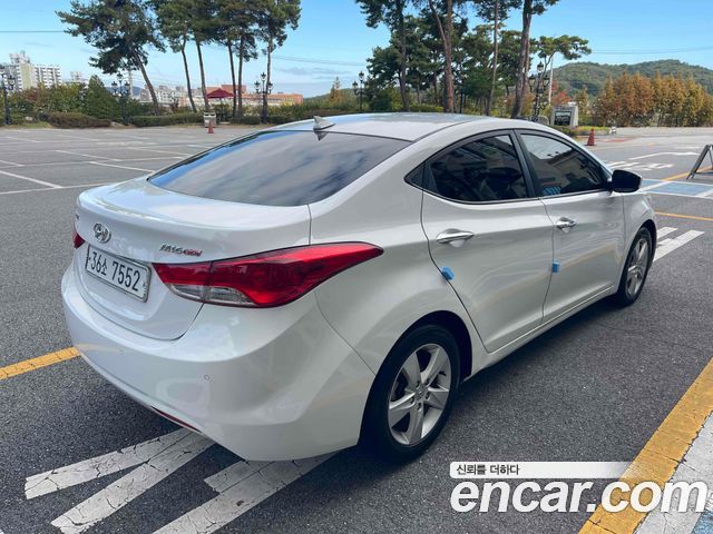 Hyundai AVANTE 2011 — photo 4