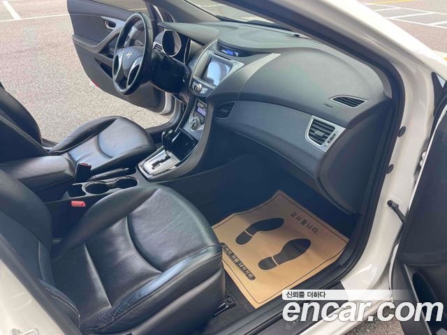 Hyundai AVANTE 2011 — photo 12