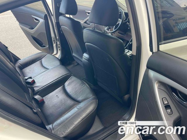 Hyundai AVANTE 2011 — photo 13