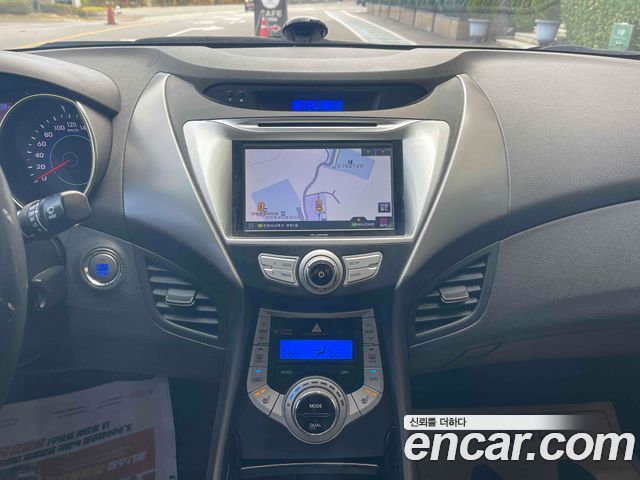 Hyundai AVANTE 2011 — photo 16
