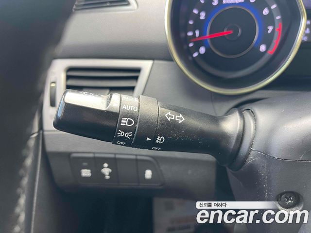 Hyundai AVANTE 2011 — photo 19