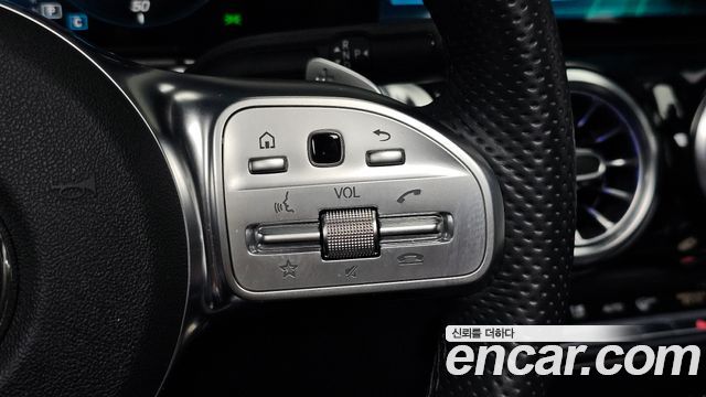Mercedes-Benz EQB 2023 — photo 21