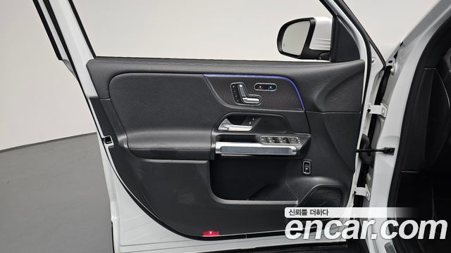 Mercedes-Benz EQB 2023 — photo 14