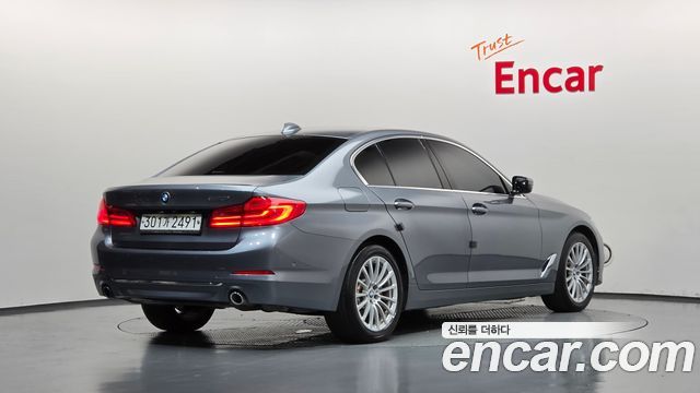 BMW 5-Series 2019 — photo 2
