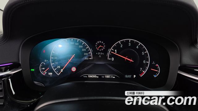 BMW 5-Series 2019 — photo 11