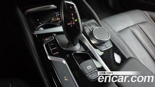 BMW 5-Series 2019 — photo 12