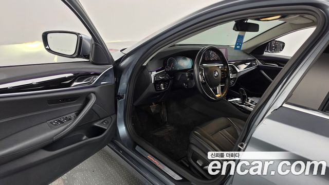 BMW 5-Series 2019 — photo 13
